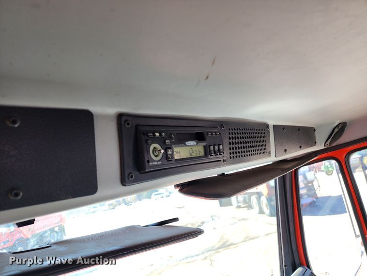 image for item LT9488 2002 Freightliner FL60  oil distributor truck