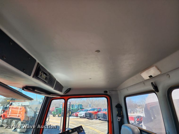 image for item LT9488 2002 Freightliner FL60  oil distributor truck