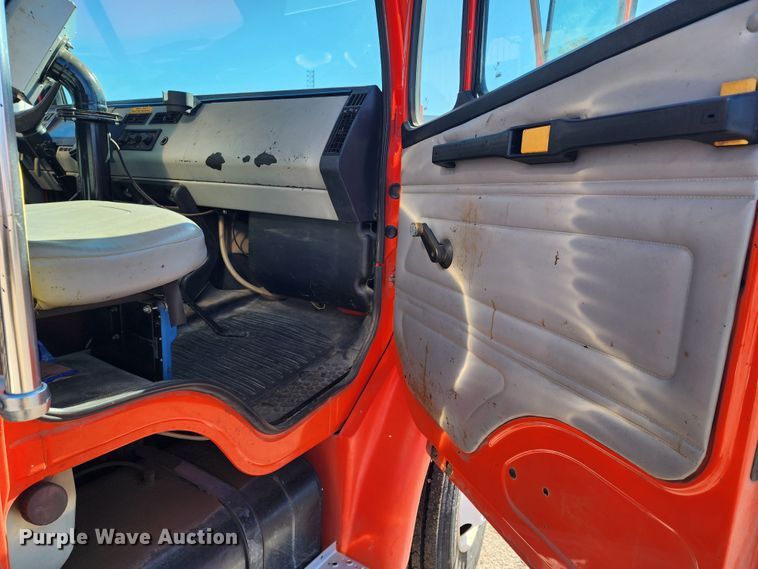 image for item LT9488 2002 Freightliner FL60  oil distributor truck