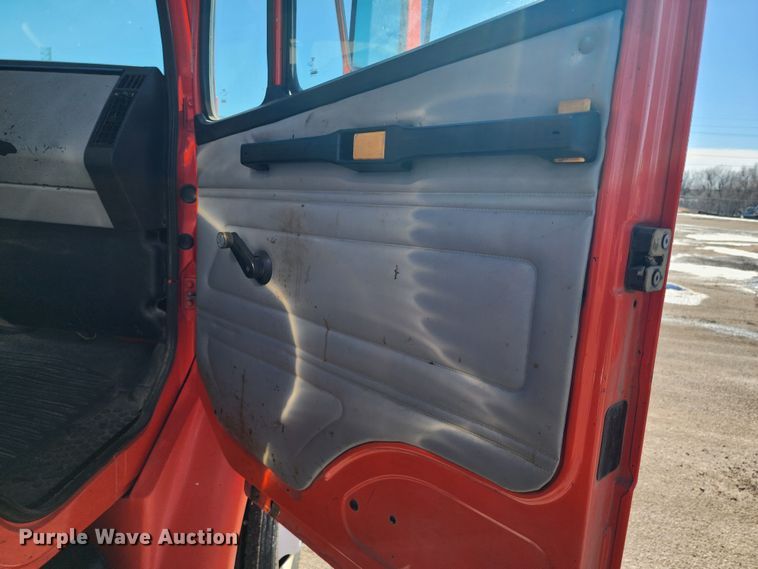 image for item LT9488 2002 Freightliner FL60  oil distributor truck