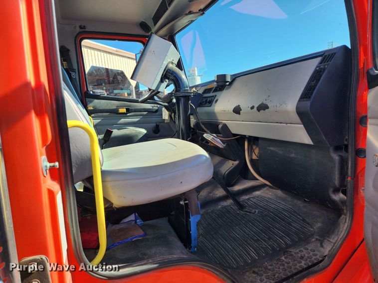 image for item LT9488 2002 Freightliner FL60  oil distributor truck