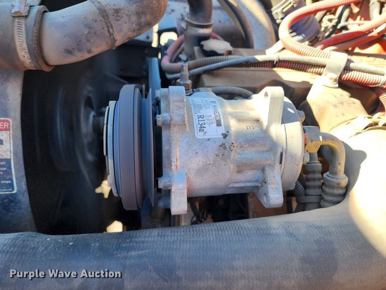 image for item LT9488 2002 Freightliner FL60  oil distributor truck