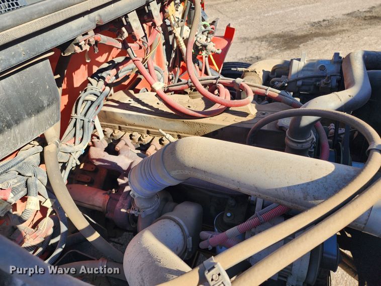 image for item LT9488 2002 Freightliner FL60  oil distributor truck