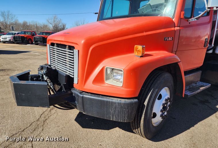 image for item LT9488 2002 Freightliner FL60  oil distributor truck