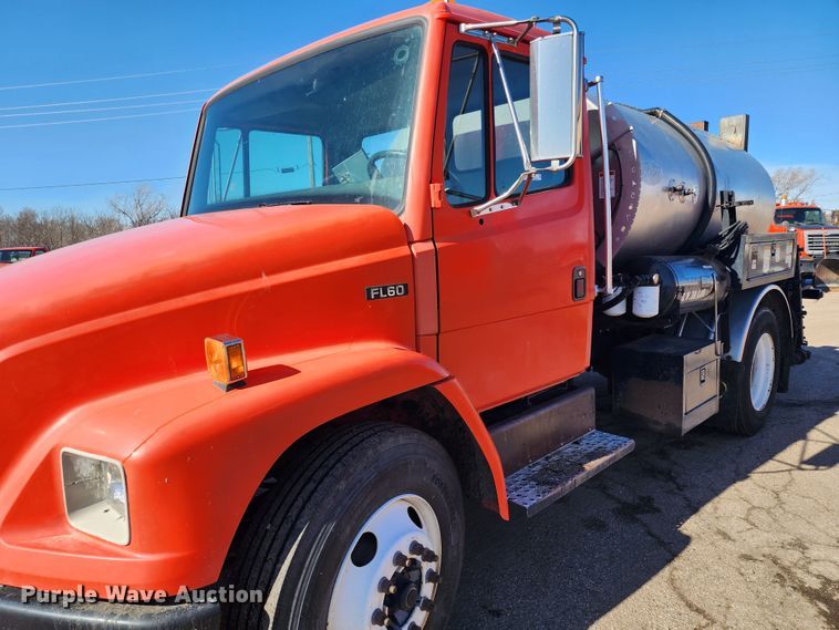 image for item LT9488 2002 Freightliner FL60  oil distributor truck