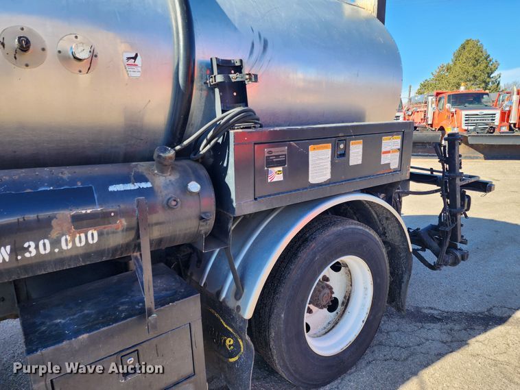 image for item LT9488 2002 Freightliner FL60  oil distributor truck