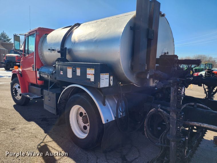 image for item LT9488 2002 Freightliner FL60  oil distributor truck