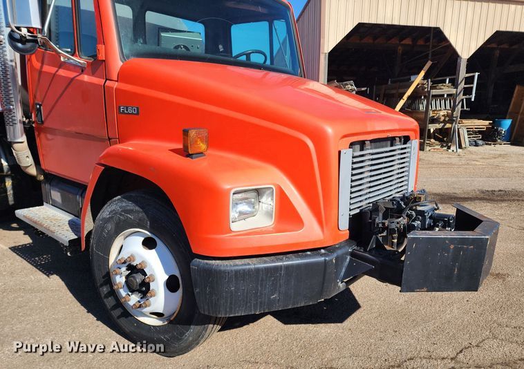 image for item LT9488 2002 Freightliner FL60  oil distributor truck