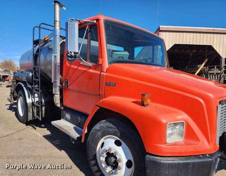 image for item LT9488 2002 Freightliner FL60  oil distributor truck