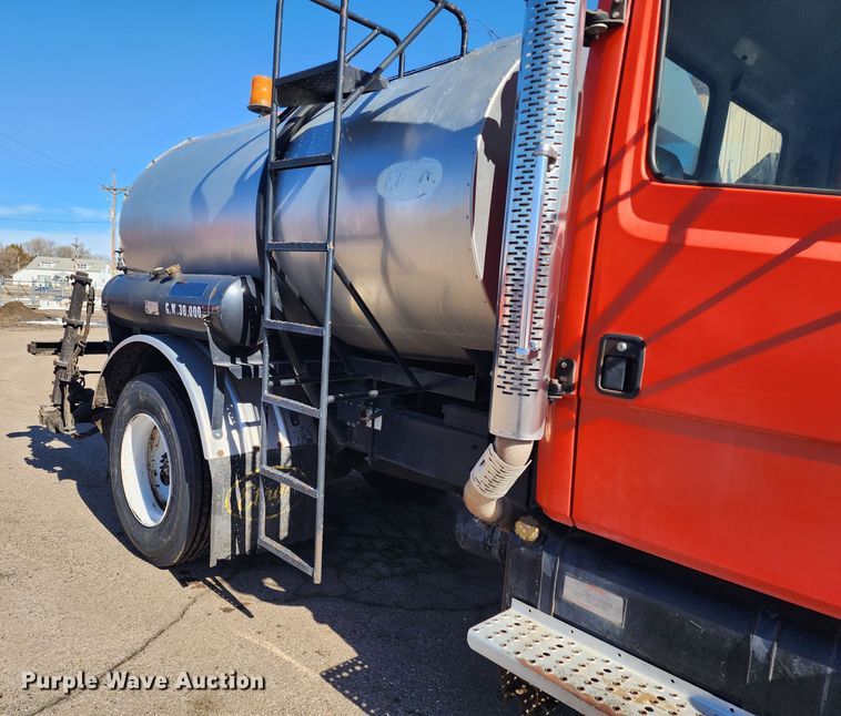 image for item LT9488 2002 Freightliner FL60  oil distributor truck