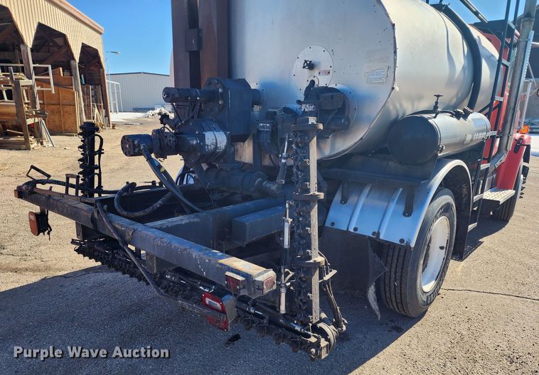 image for item LT9488 2002 Freightliner FL60  oil distributor truck