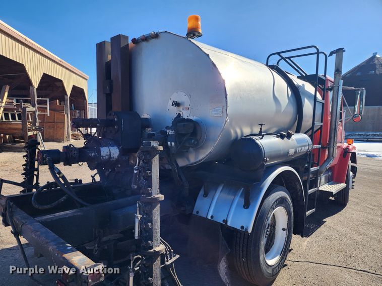 image for item LT9488 2002 Freightliner FL60  oil distributor truck