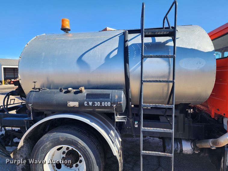 image for item LT9488 2002 Freightliner FL60  oil distributor truck