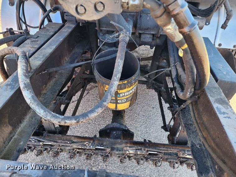 image for item LT9488 2002 Freightliner FL60  oil distributor truck