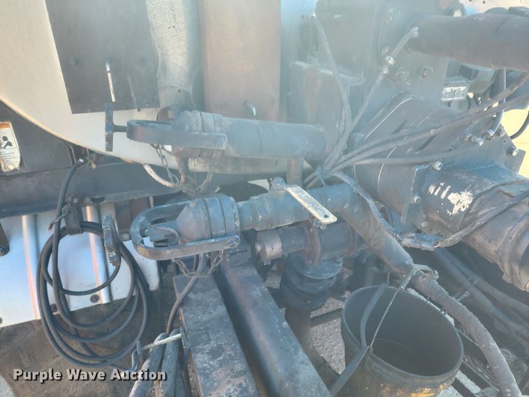 image for item LT9488 2002 Freightliner FL60  oil distributor truck