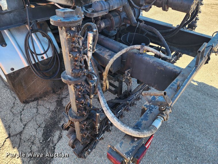 image for item LT9488 2002 Freightliner FL60  oil distributor truck