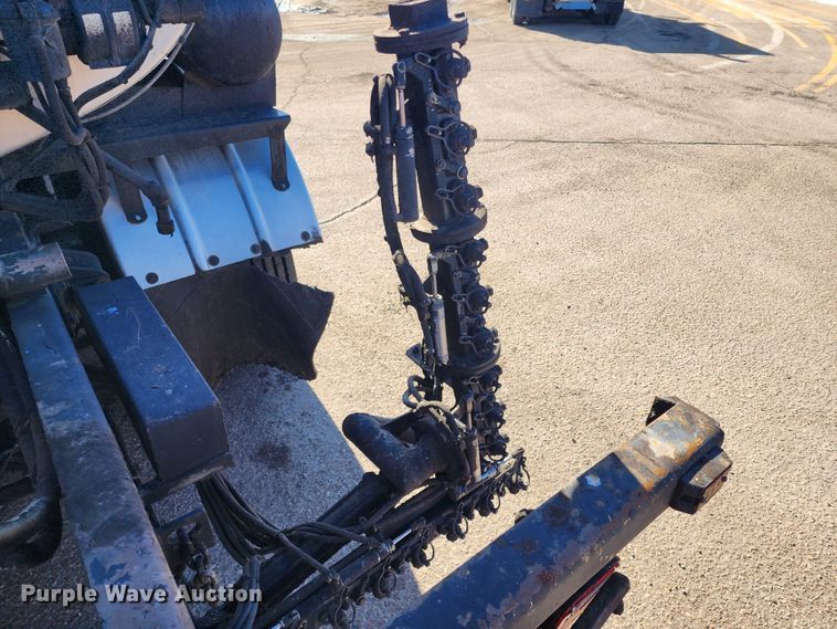 image for item LT9488 2002 Freightliner FL60  oil distributor truck