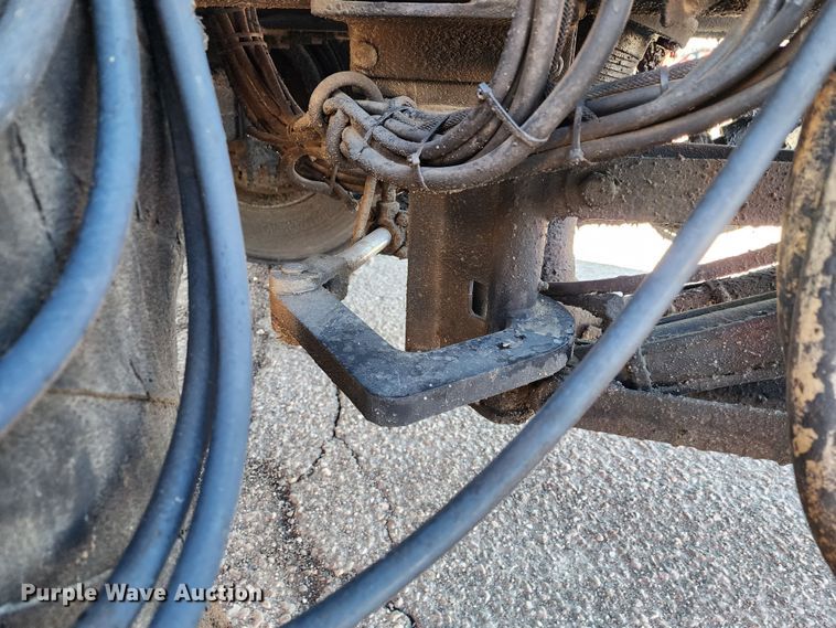 image for item LT9488 2002 Freightliner FL60  oil distributor truck