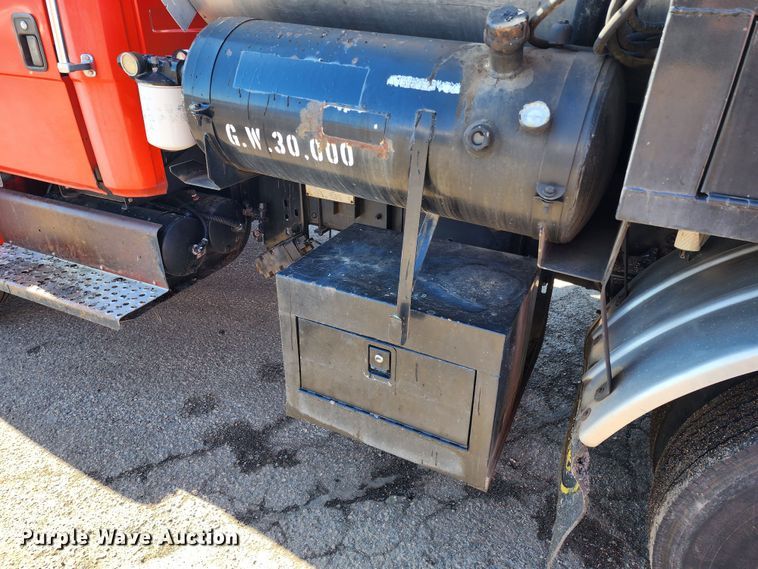 image for item LT9488 2002 Freightliner FL60  oil distributor truck