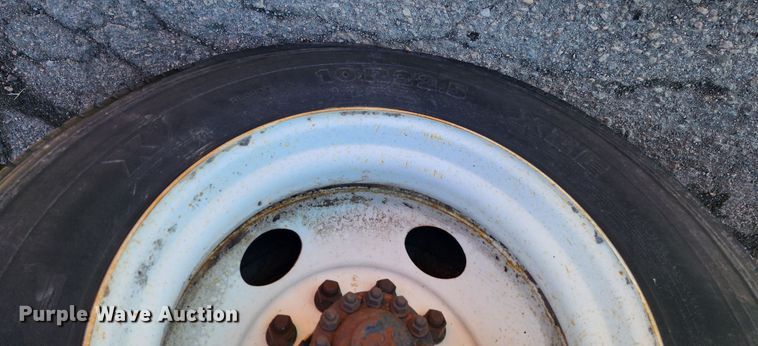 image for item LT9488 2002 Freightliner FL60  oil distributor truck