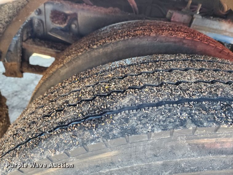 image for item LT9488 2002 Freightliner FL60  oil distributor truck