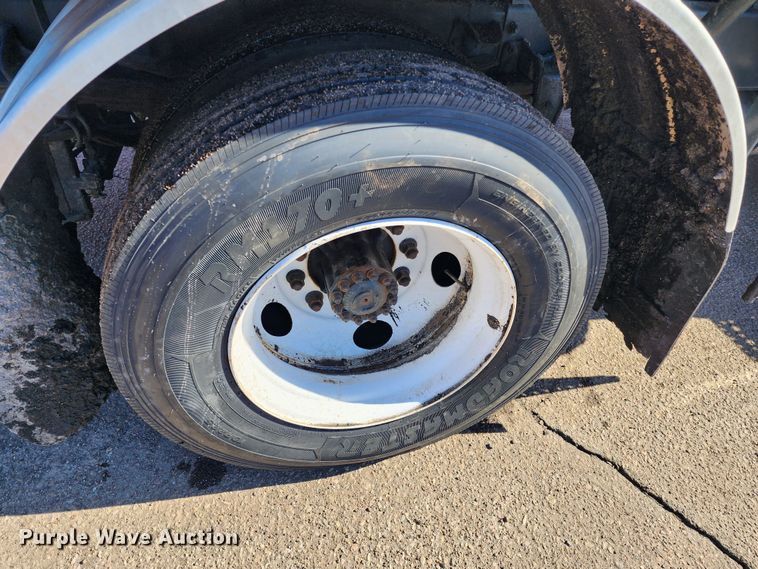 image for item LT9488 2002 Freightliner FL60  oil distributor truck