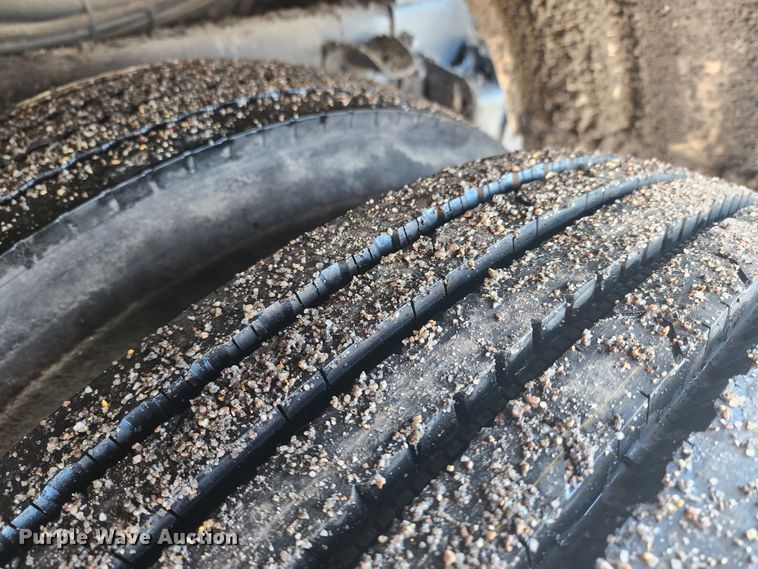 image for item LT9488 2002 Freightliner FL60  oil distributor truck