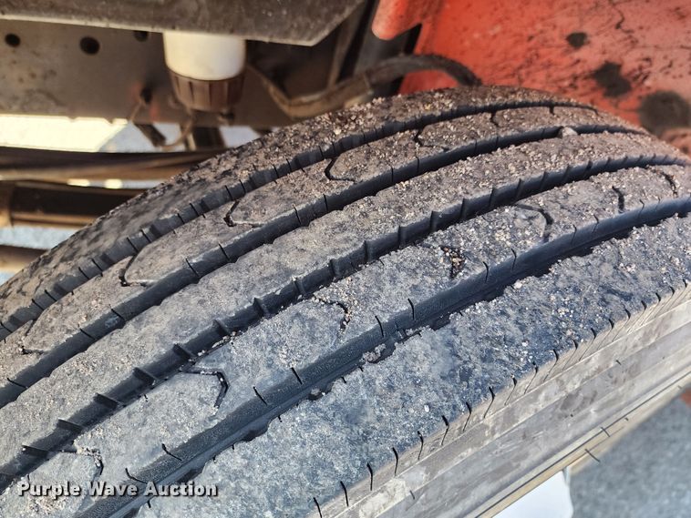 image for item LT9488 2002 Freightliner FL60  oil distributor truck