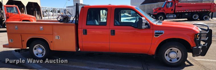 image for item LT9489 2009 Ford F250 Super Duty  Crew Cab utility bed pickup truck