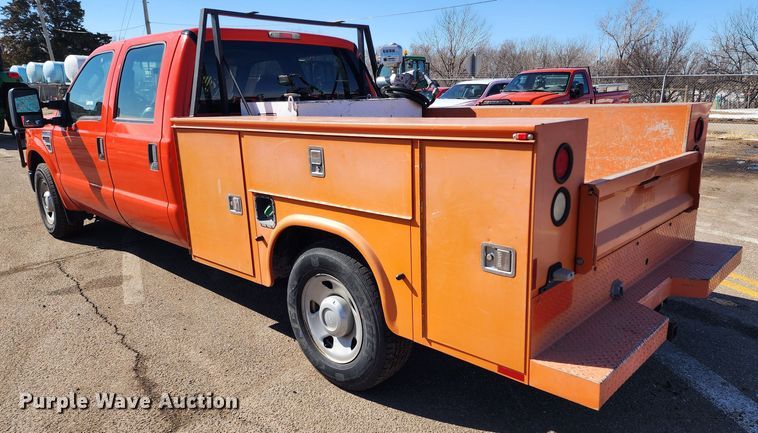 image for item LT9489 2009 Ford F250 Super Duty  Crew Cab utility bed pickup truck