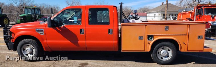 image for item LT9489 2009 Ford F250 Super Duty  Crew Cab utility bed pickup truck