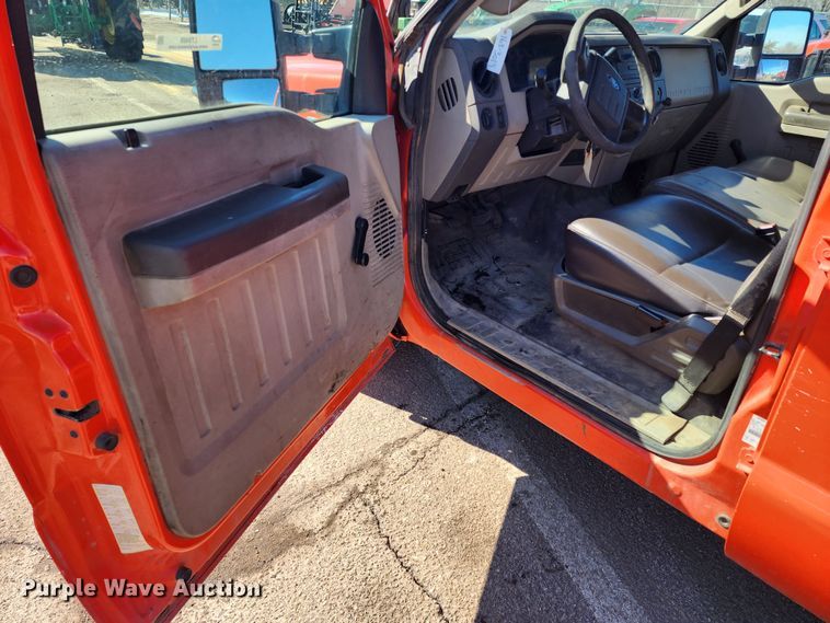 image for item LT9489 2009 Ford F250 Super Duty  Crew Cab utility bed pickup truck