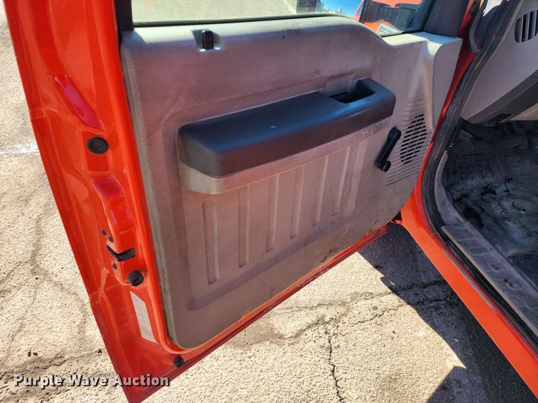 image for item LT9489 2009 Ford F250 Super Duty  Crew Cab utility bed pickup truck