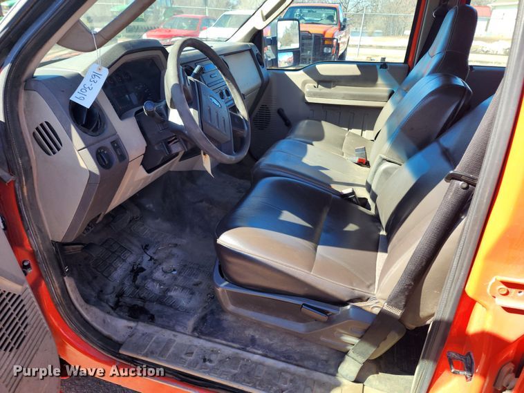 image for item LT9489 2009 Ford F250 Super Duty  Crew Cab utility bed pickup truck