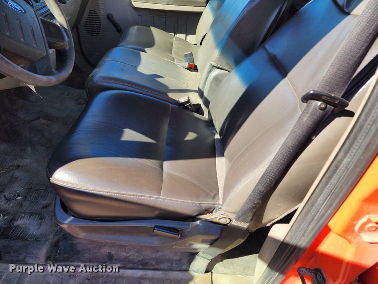 image for item LT9489 2009 Ford F250 Super Duty  Crew Cab utility bed pickup truck