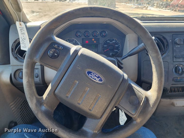 image for item LT9489 2009 Ford F250 Super Duty  Crew Cab utility bed pickup truck