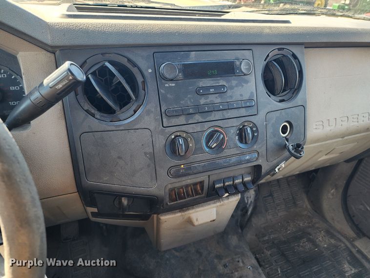 image for item LT9489 2009 Ford F250 Super Duty  Crew Cab utility bed pickup truck