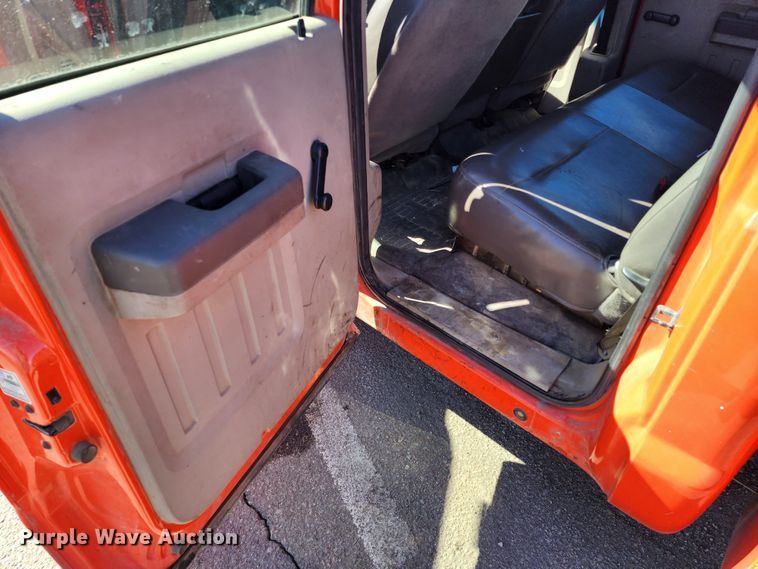 image for item LT9489 2009 Ford F250 Super Duty  Crew Cab utility bed pickup truck