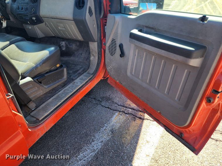 image for item LT9489 2009 Ford F250 Super Duty  Crew Cab utility bed pickup truck