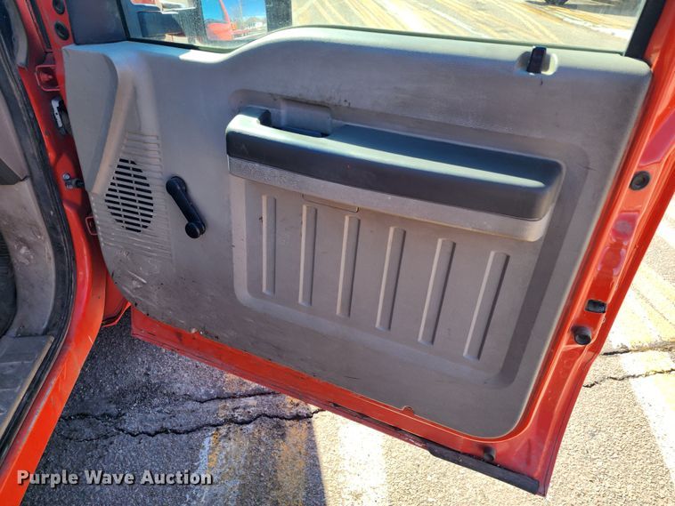 image for item LT9489 2009 Ford F250 Super Duty  Crew Cab utility bed pickup truck