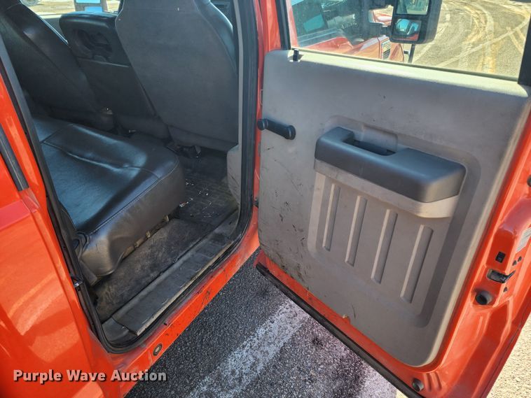 image for item LT9489 2009 Ford F250 Super Duty  Crew Cab utility bed pickup truck