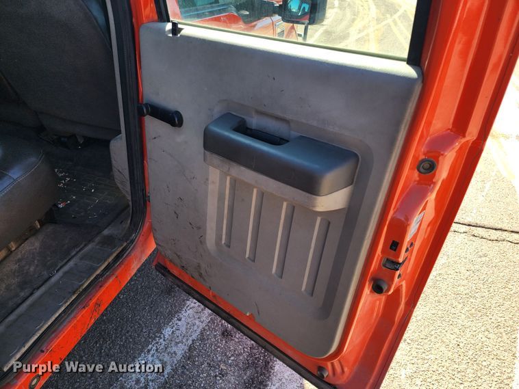 image for item LT9489 2009 Ford F250 Super Duty  Crew Cab utility bed pickup truck