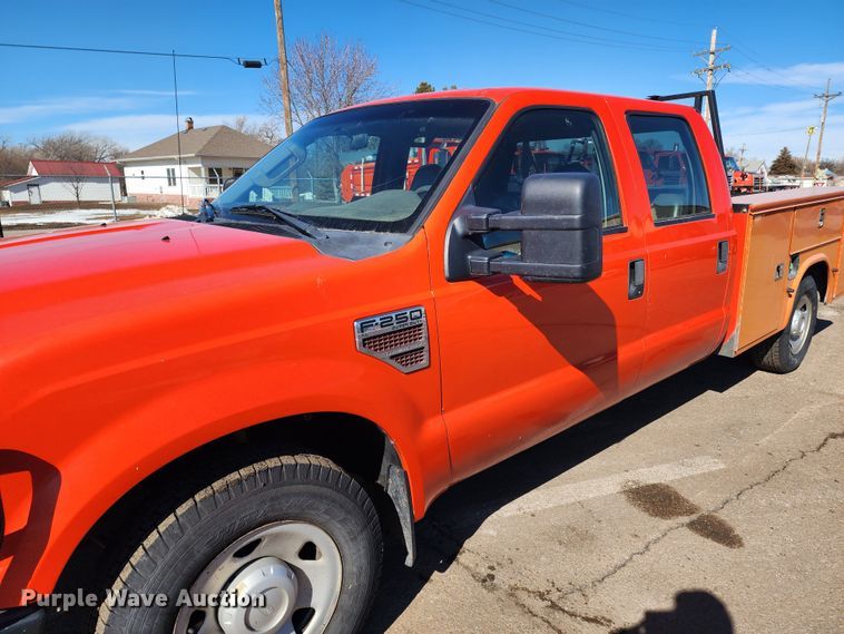 image for item LT9489 2009 Ford F250 Super Duty  Crew Cab utility bed pickup truck