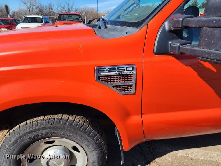 image for item LT9489 2009 Ford F250 Super Duty  Crew Cab utility bed pickup truck