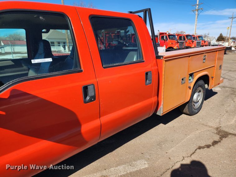 image for item LT9489 2009 Ford F250 Super Duty  Crew Cab utility bed pickup truck