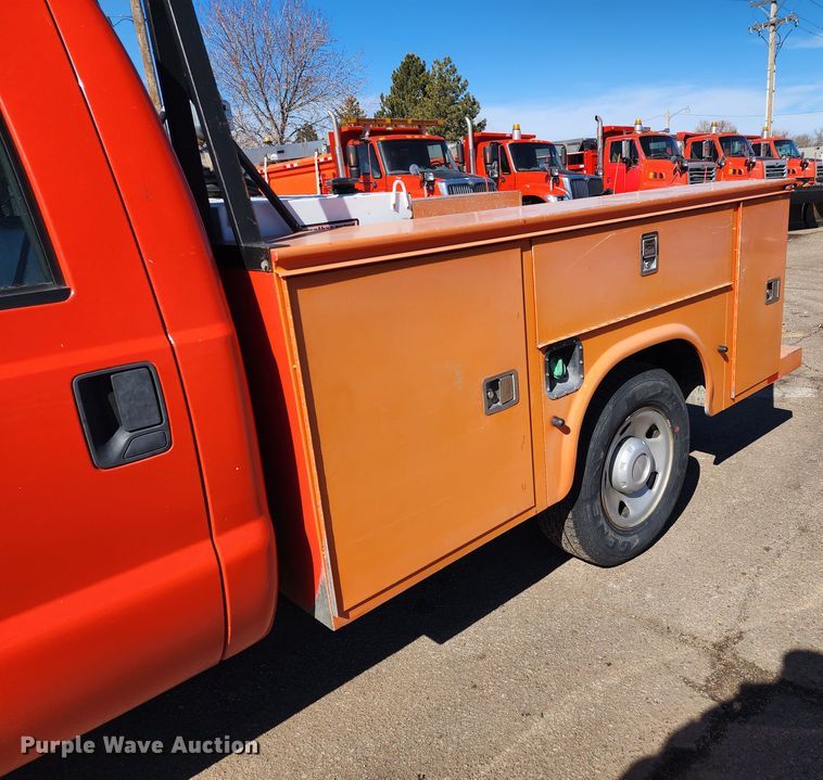image for item LT9489 2009 Ford F250 Super Duty  Crew Cab utility bed pickup truck
