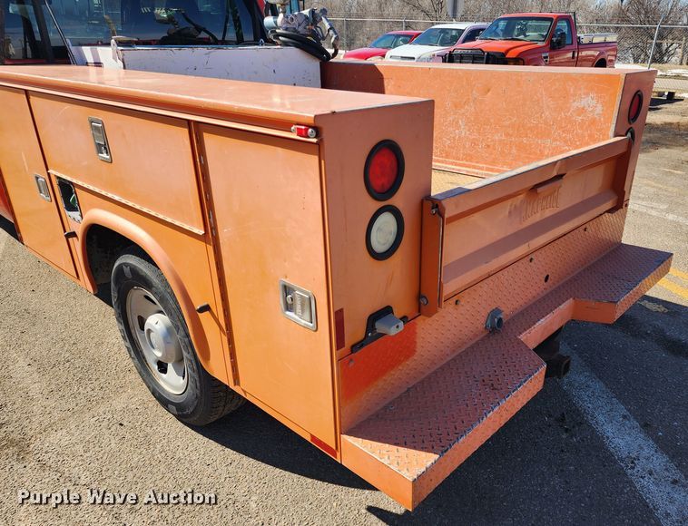 image for item LT9489 2009 Ford F250 Super Duty  Crew Cab utility bed pickup truck