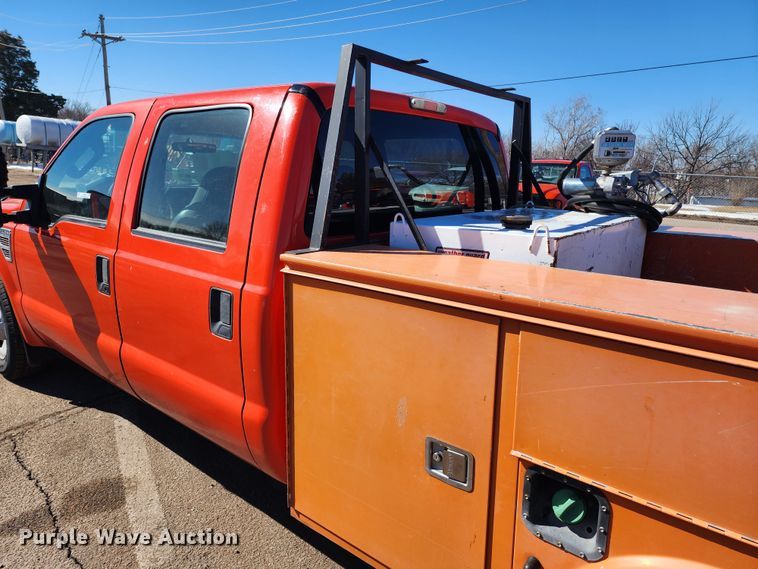 image for item LT9489 2009 Ford F250 Super Duty  Crew Cab utility bed pickup truck