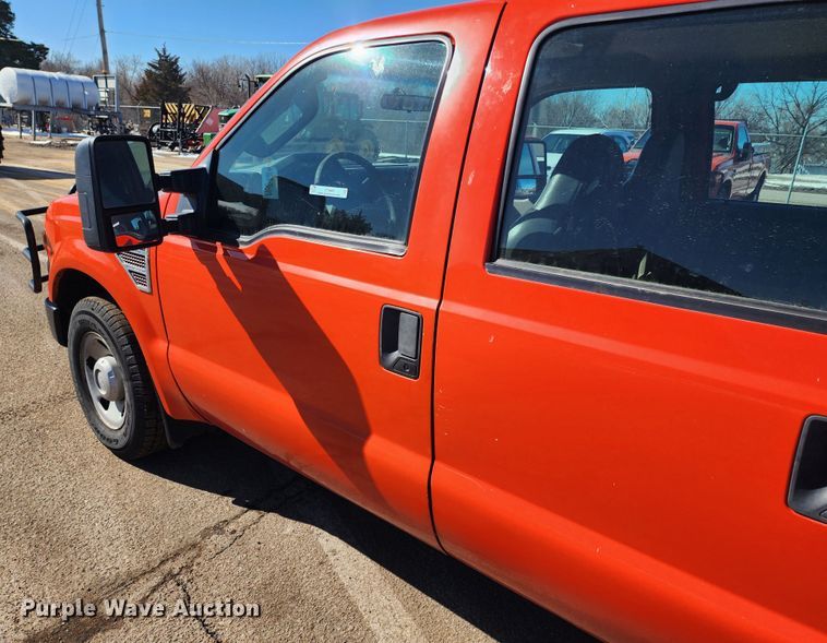 image for item LT9489 2009 Ford F250 Super Duty  Crew Cab utility bed pickup truck