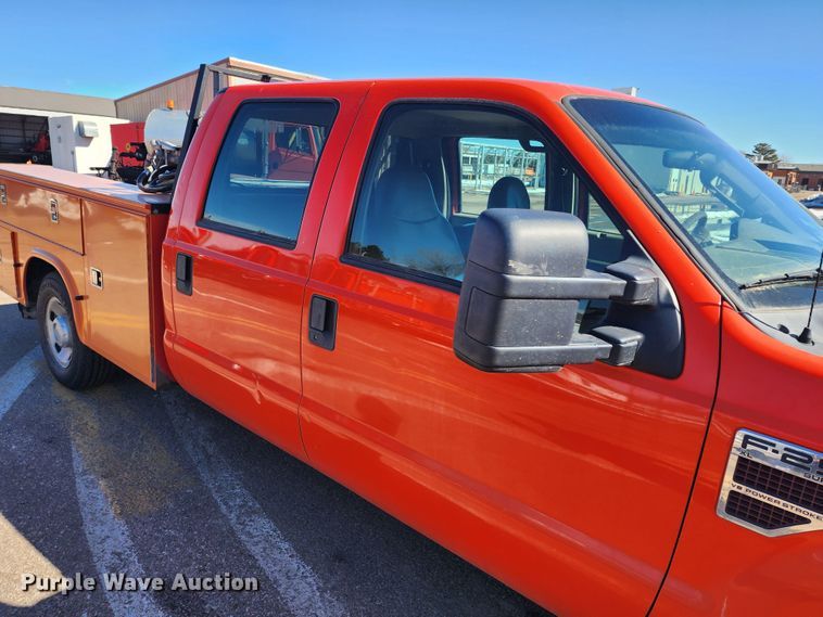 image for item LT9489 2009 Ford F250 Super Duty  Crew Cab utility bed pickup truck